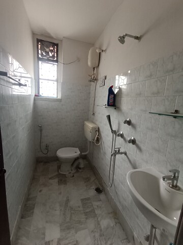 Bathroom in 6 BHK Independent House at Kadamkuan – for Rent