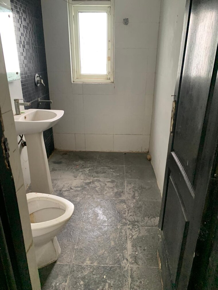 Bathroom, puri-vip-floors 3 Bedroom 1622 Sq.Ft. Apartment In Sector 81 Faridabad 9589240