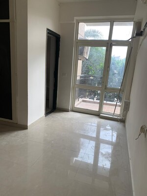 Room in 3 BHK Apartment at Puri Vip Floors, Sector 81 – for Rent