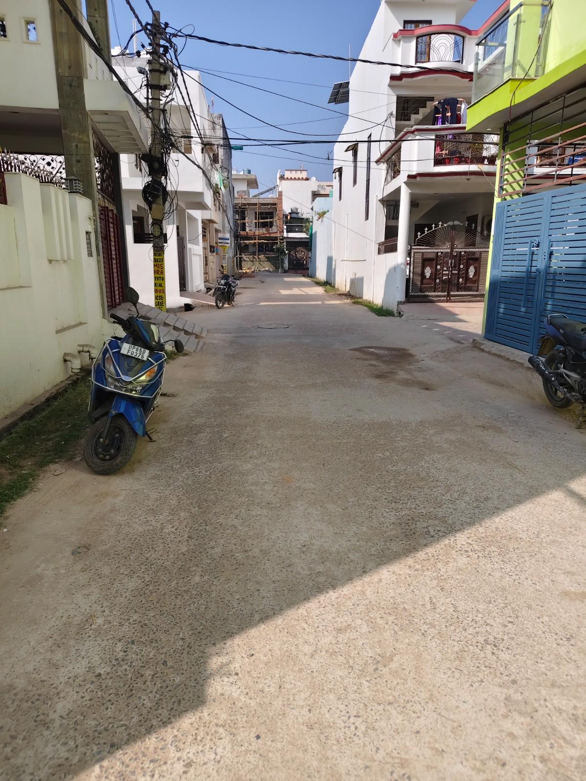 Plot For Sale in Saraswati Puram Jankipura