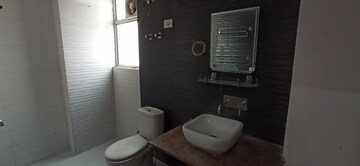 Bathroom in 4 BHK Apartment at Rajendra Nagar Sector 3 – for Rent
