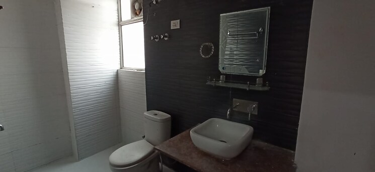 Bathroom, rajendra nagar sector 3 4 Bedroom 1800 Sq.Ft. Apartment In Rajendra Nagar Sector 3 Ghaziabad 9589307