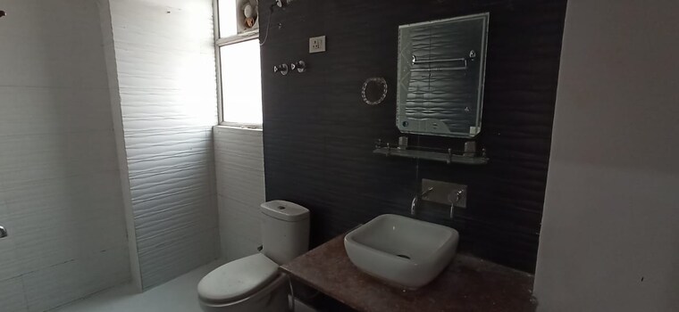 Bathroom, rajendra nagar sector 3 4 Bedroom 1800 Sq.Ft. Apartment In Rajendra Nagar Sector 3 Ghaziabad 9589307