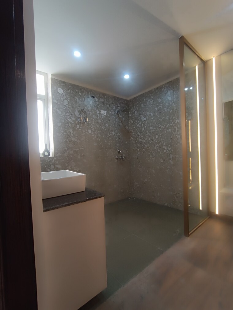 Bathroom, ved vyas puri phase 2 2 Bedroom 1200 Sq.Ft. Apartment In Ved Vyas Puri  Phase 2 Meerut 9589312
