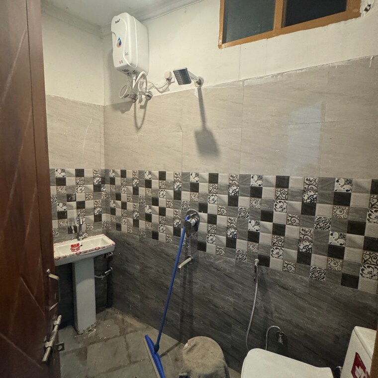 Attached Bathroom, sahastradhara 1 Bedroom 850 Sq.Ft. Apartment In Sahastradhara Dehradun 9589326