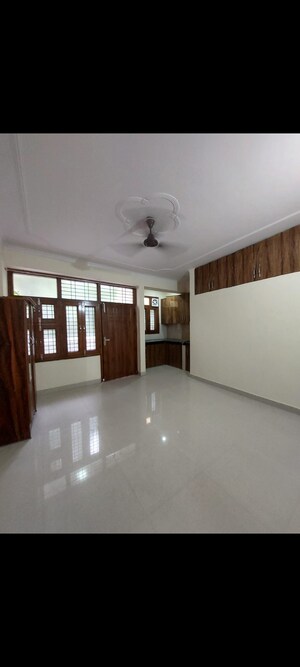 Room in 1 BHK Apartment at Aadharshila Apartment, Sarita Vihar – for Rent