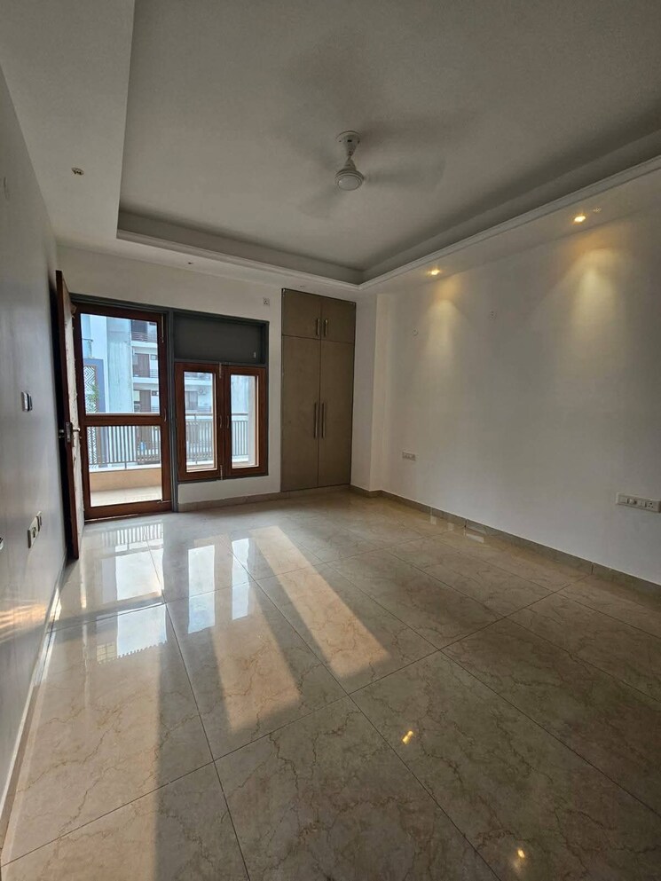 Room, novus-tower 1.5 Bedroom 856 Sq.Ft. Builder Floor In Sector 18 Gurgaon 9589360