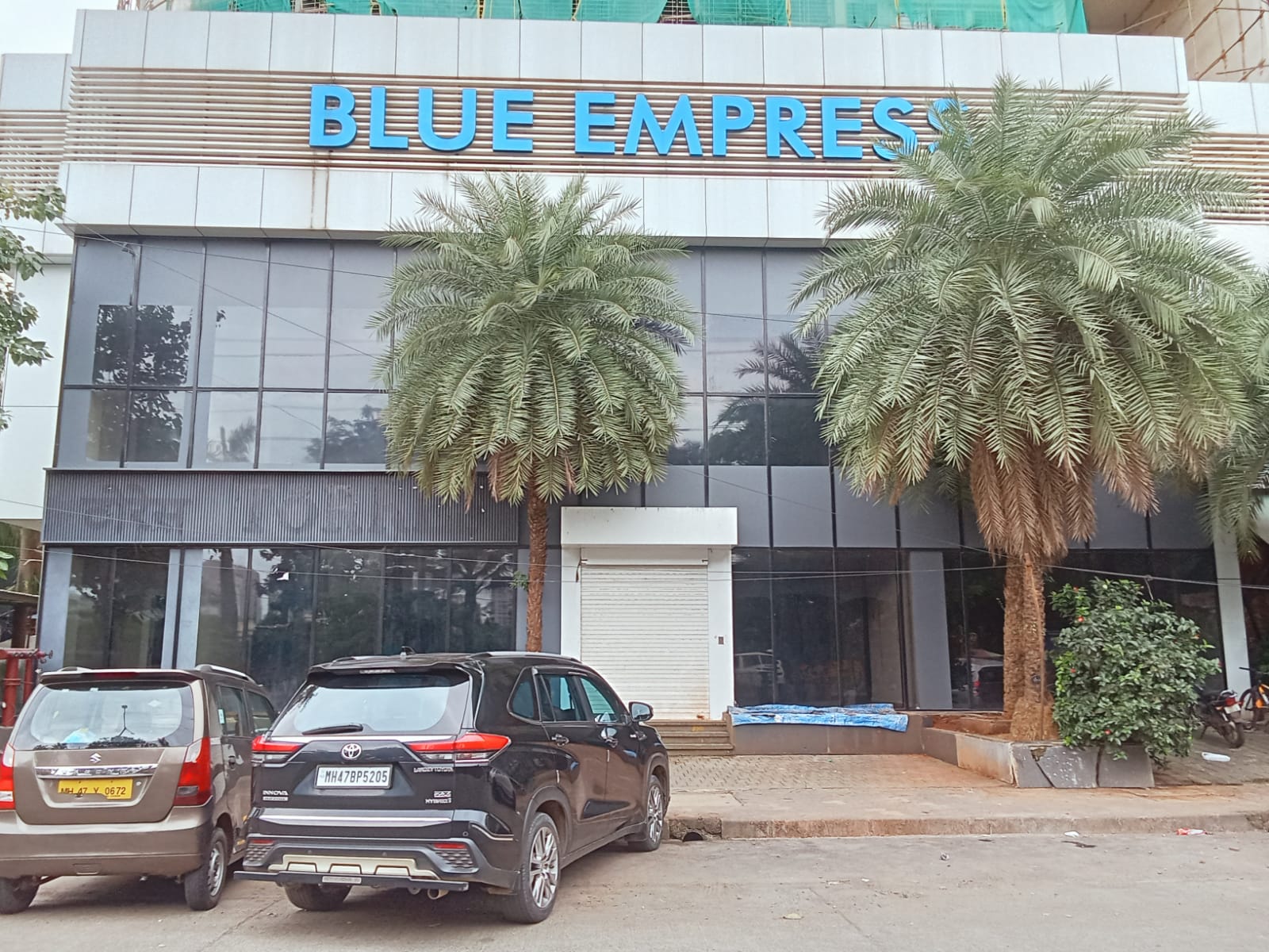 Showroom For Rent in Atul Blue Empress