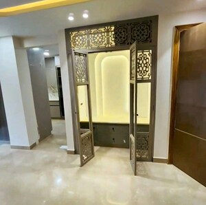 Room in 2 BHK Builder Floor at Novus Tower, Sector 18 – for Rent