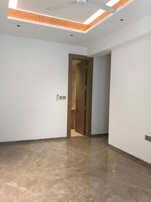 Room in 3 BHK Apartment at Laxmi Raajvilas, Goregaon West – for Rent