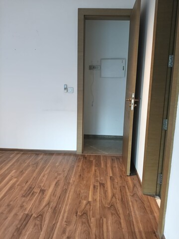 Room in 3 BHK Apartment at Laxmi Raajvilas, Goregaon West – for Rent