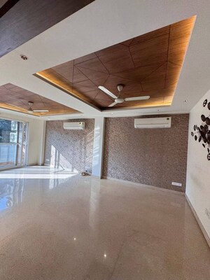 Furnished Amenities in 3 BHK Builder Floor at Novus Tower, Sector 18 – for Rent