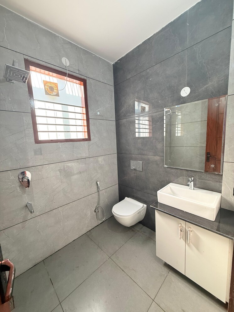Bathroom, supertech-orb 3.5 Bedroom 2685 Sq.Ft. Apartment In Sector 74 Noida 9589424