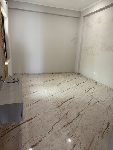 Room in 3 BHK Apartment at Gaur Sportswood, Sector 79 – for Rent