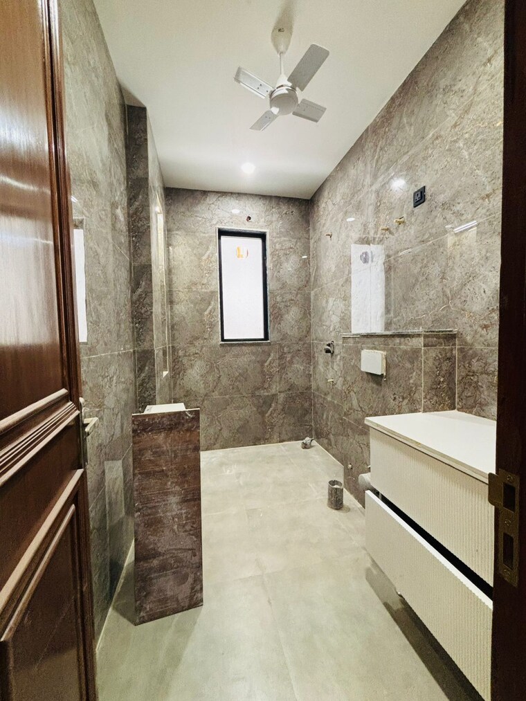 Bathroom, bptp-green-oaks 3 Bedroom 180 Sq.Ft. Builder Floor In Sector 70a Gurgaon 9589434