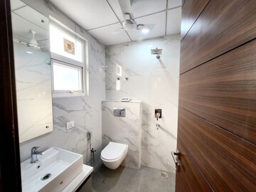 Bathroom in 4 BHK Builder Floor at BPTP Green Oaks, Sector 70a – for Sale