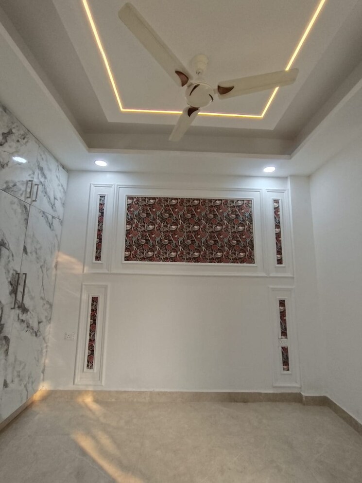 Bathroom, mahagun-mezzaria 3.5 Bedroom 2500 Sq.Ft. Apartment In Sector 78 Noida 9589439