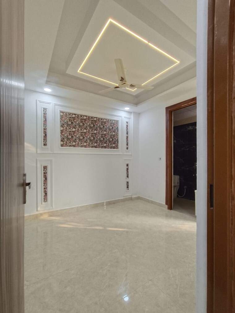 Room, mahagun-mezzaria 3.5 Bedroom 2500 Sq.Ft. Apartment In Sector 78 Noida 9589439