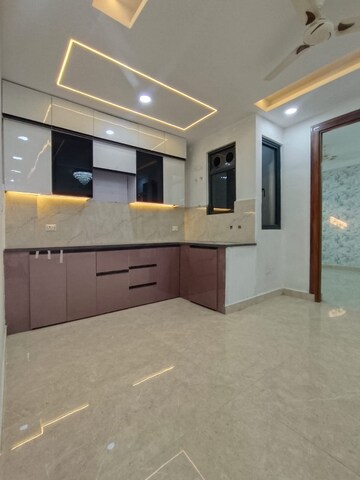 Kitchen in 3.5 BHK Apartment at Mahagun Mezzaria, Sector 78 – for Rent