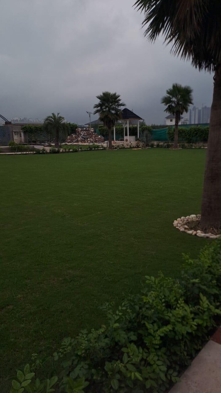 Garden, ss-sainik-farms  1024 Sq.Yd. Plot In Sector 150 Noida 9589452
