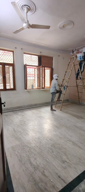 Room in 4 BHK Builder Floor at Chattarpur – for Rent