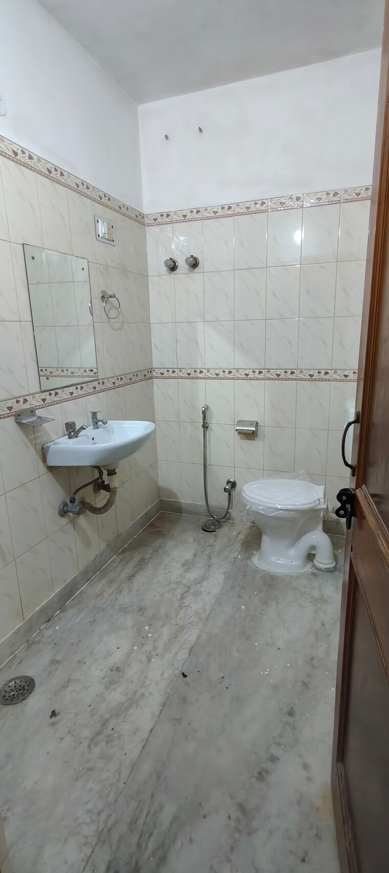 Bathroom, chattarpur 4 Bedroom 2500 Sq.Ft. Builder Floor In Chattarpur Delhi 9589457