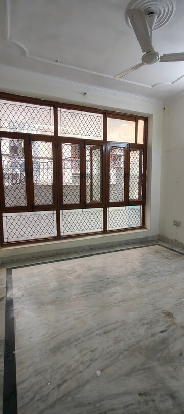 Room in 4 BHK Builder Floor at Chattarpur – for Rent