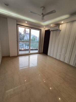 Room in 4 BHK Builder Floor at BPTP Green Oaks, Sector 70a – for Sale