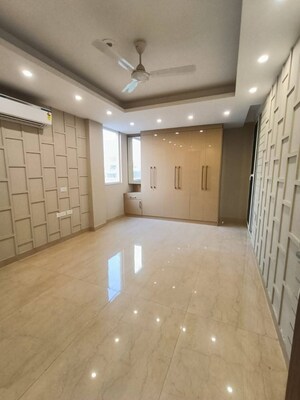 Kitchen in 4 BHK Builder Floor at BPTP Green Oaks, Sector 70a – for Sale