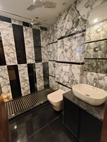 Master Bedroom in 4 BHK Builder Floor at BPTP Green Oaks, Sector 70a – for Sale