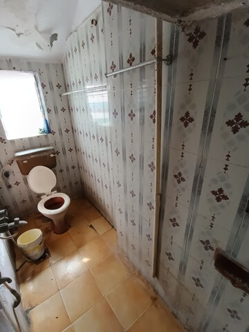 Bathroom in 1.5 BHK Apartment at New Shiv Shakti Tower, Andheri West – for Rent