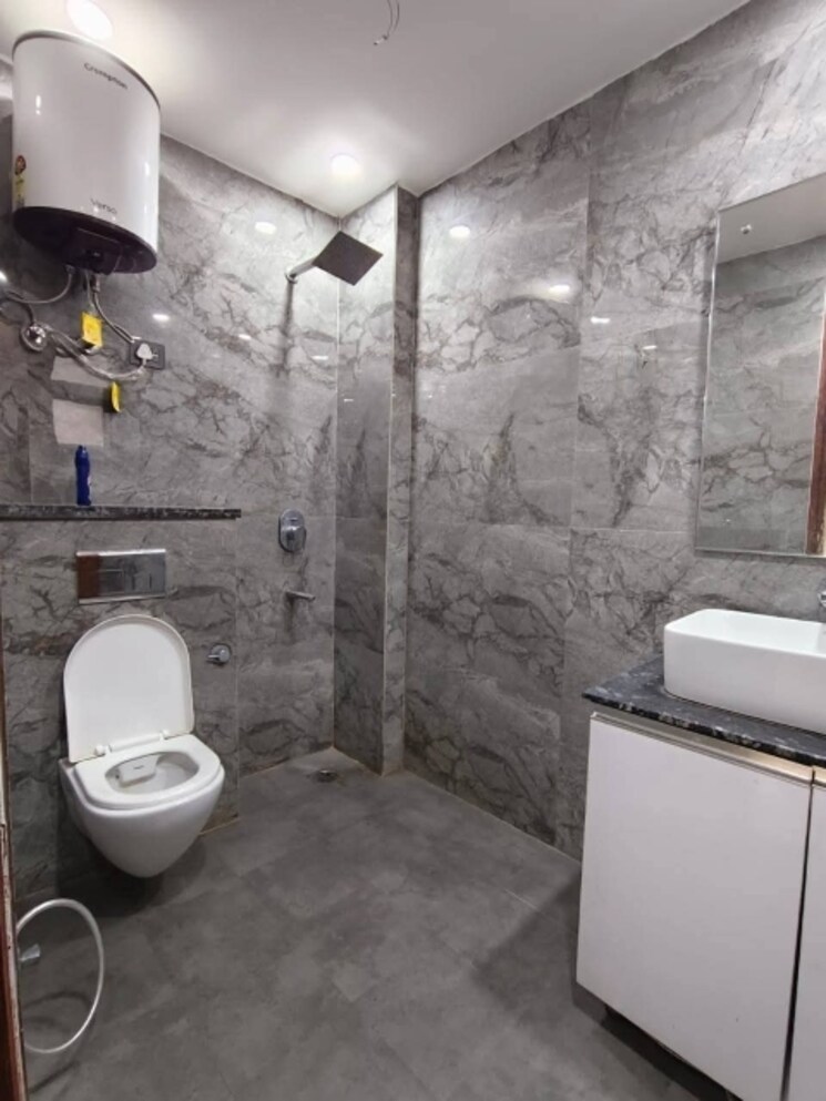 Attached Bathroom, nehru enclave 3 Bedroom 3000 Sq.Ft. Builder Floor In Nehru Enclave Delhi 9589494