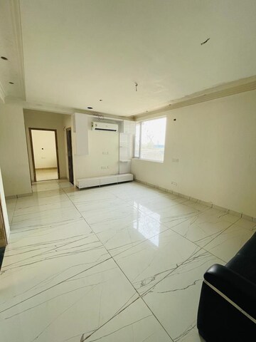 Room in 3 BHK Apartment at Sector 91 – for Sale