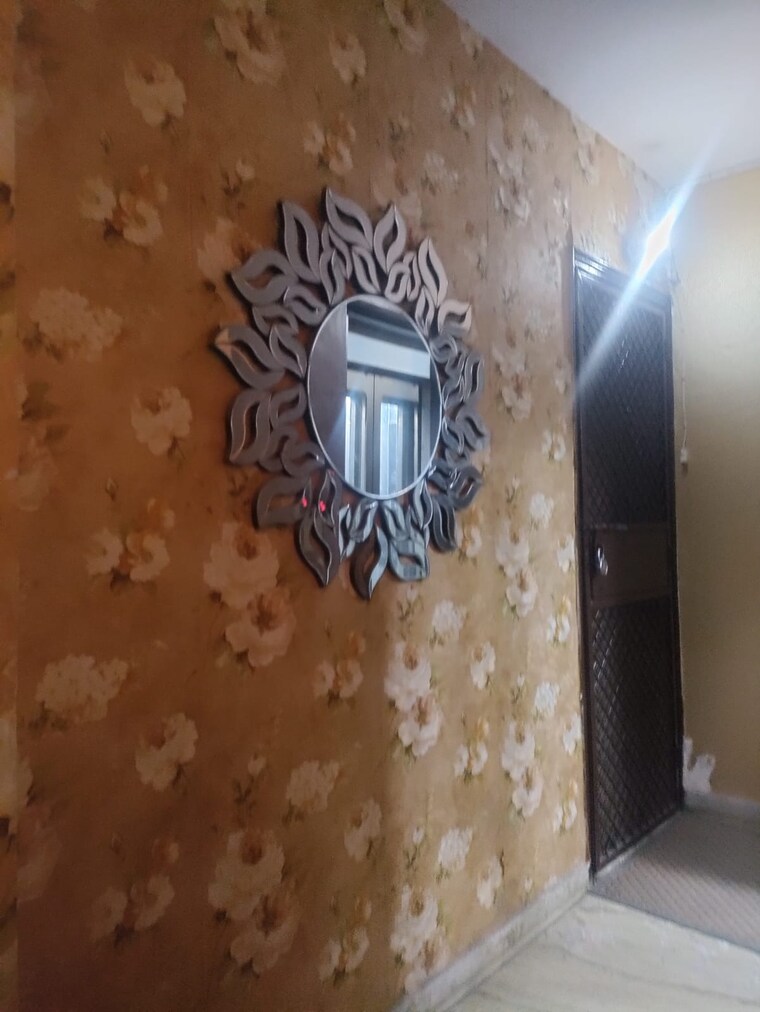  Parking, anand lok 3 Bedroom 400 Sq.Yd. Builder Floor In Anand Lok Delhi 9589551