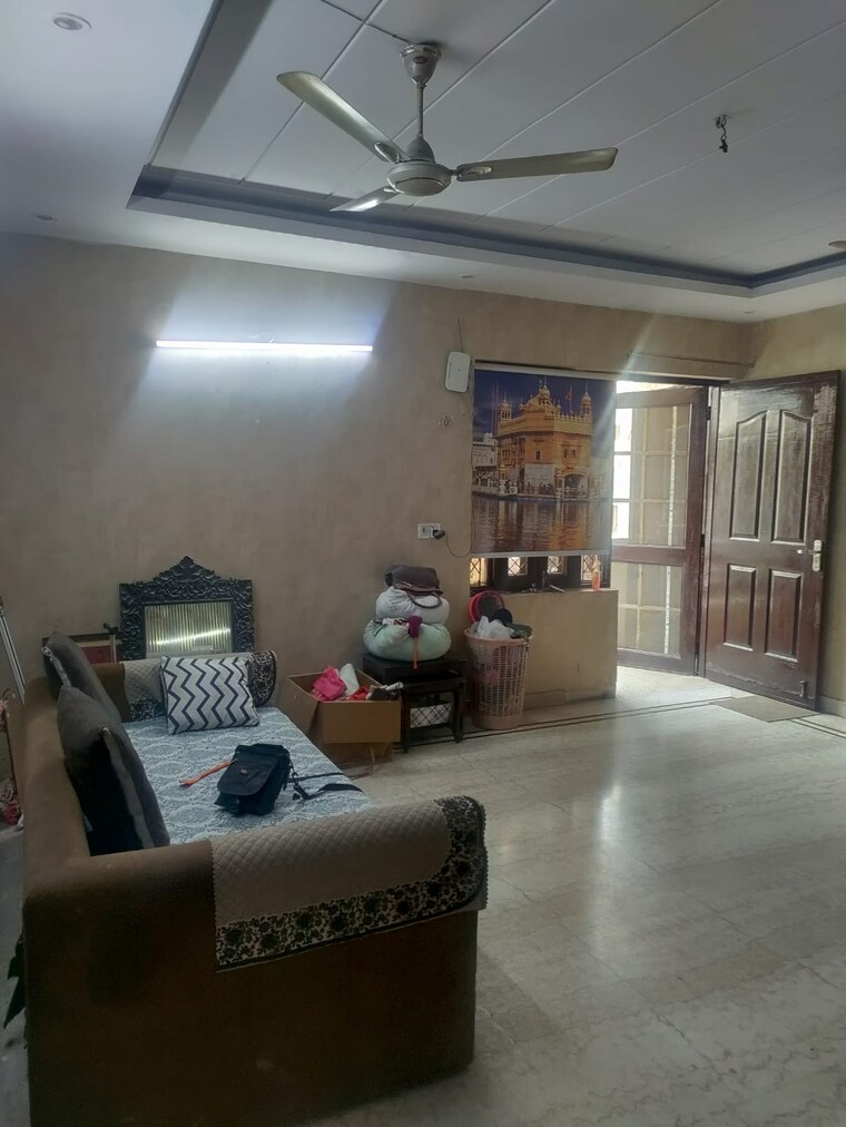 Living Room, anand lok 3 Bedroom 400 Sq.Yd. Builder Floor In Anand Lok Delhi 9589551