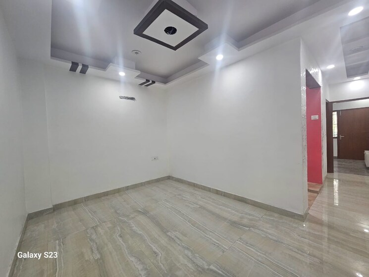 Room, anand lok 4 Bedroom 400 Sq.Yd. Builder Floor In Anand Lok Delhi 9589559