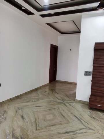 Room in 2 BHK Builder Floor at Sector 18 – for Rent