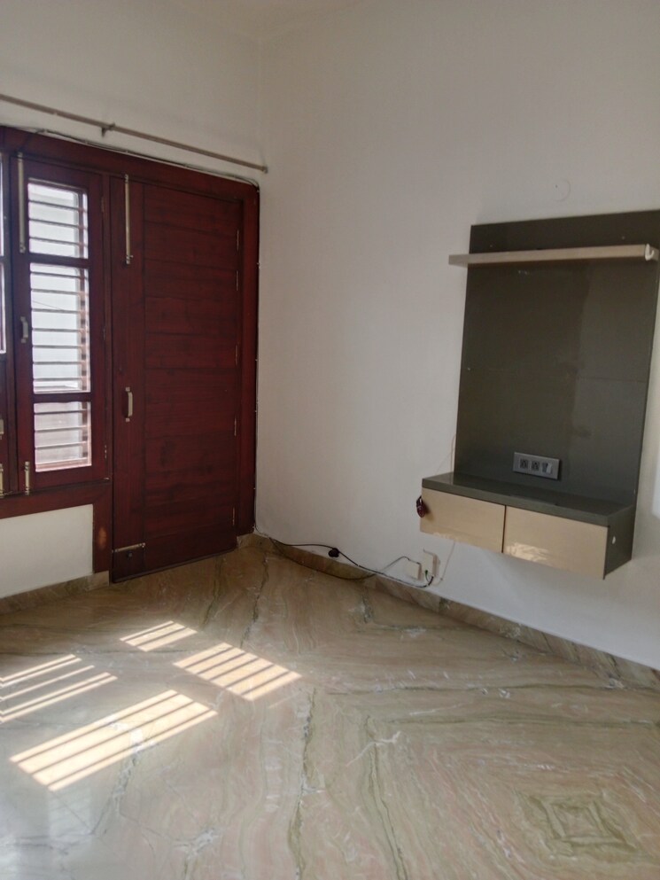 Room, sector 18 2 Bedroom 1705 Sq.Ft. Builder Floor In Sector 18 Panipat 9589576