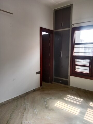 Room in 2 BHK Builder Floor at Sector 18 – for Rent