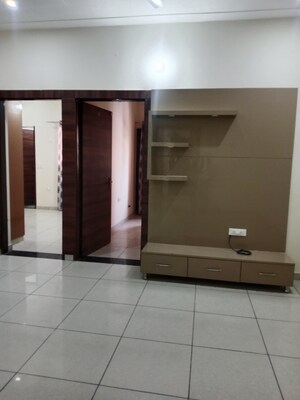 Room in 2 BHK Builder Floor at Sector 18 – for Rent