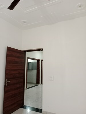 Room in 2 BHK Builder Floor at Sector 18 – for Rent