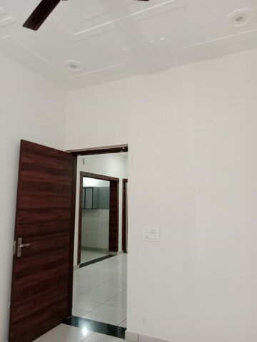 Room in 2 BHK Builder Floor at Sector 18 – for Rent