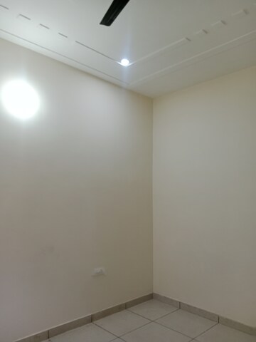 Room in 2 BHK Builder Floor at Sector 18 – for Rent