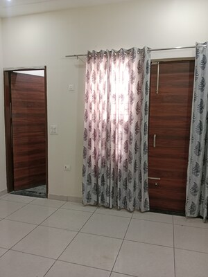 Room in 2 BHK Builder Floor at Sector 18 – for Rent