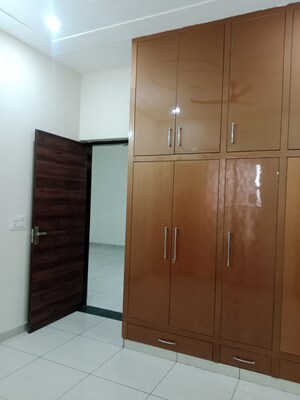 Room in 2 BHK Builder Floor at Sector 18 – for Rent
