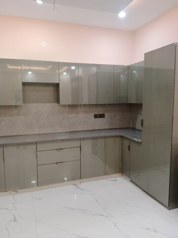 Kitchen in 2 BHK Builder Floor at Sector 17 – for Rent