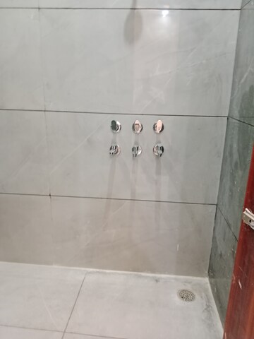 Bathroom in 2 BHK Builder Floor at Sector 17 – for Rent