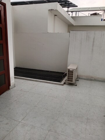 Room in 2 BHK Builder Floor at Sector 17 – for Rent