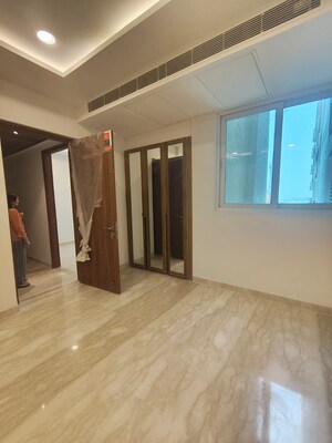 Room in 3.5 BHK Apartment at Ambience Creacions, Sector 22 – for Rent