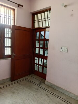 Room in 2 BHK Builder Floor at Sector 18 – for Rent